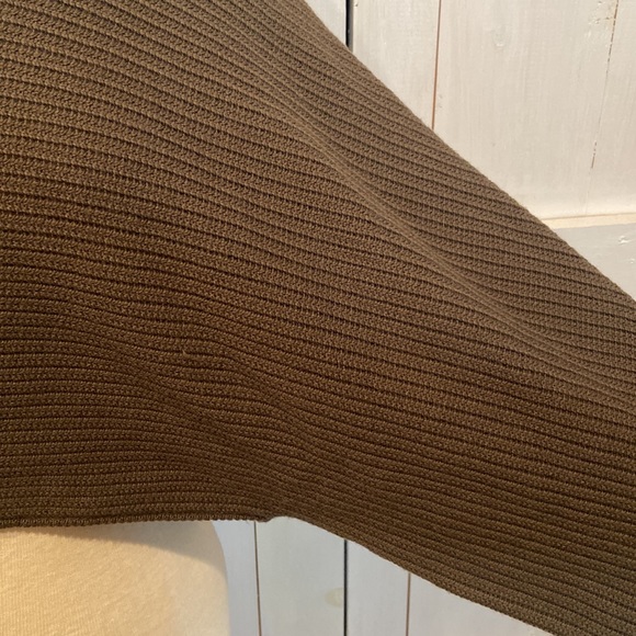 Wilfred Free Green Lolan Cropped Merino Wool Sweater - Picture 5 of 7